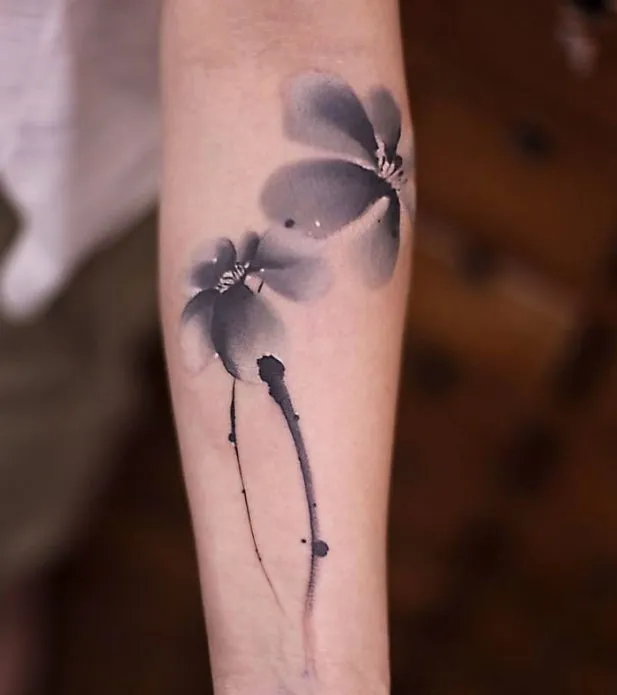 Женская татуировка в виде цветка скобки, китайская татуировка