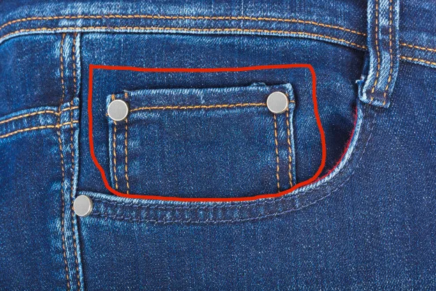 Маленький карман в джинсах