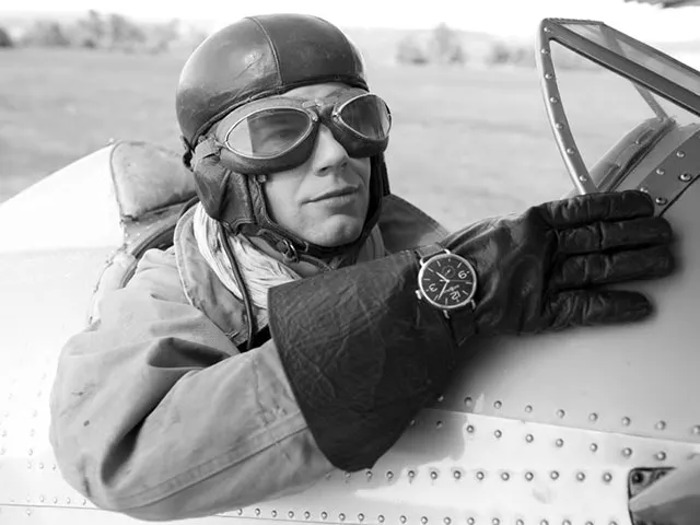 Во время Первой мировой войны начали появляться модели для мужчин, их придумали для летчиков