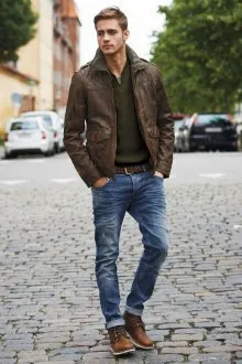 Модный мужской образ с кожаной курткой в стиле casual