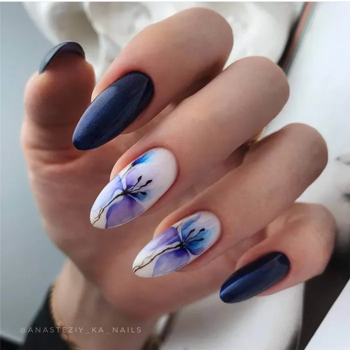 Акварельная роспись фиолетовым и синим на длинные ногти