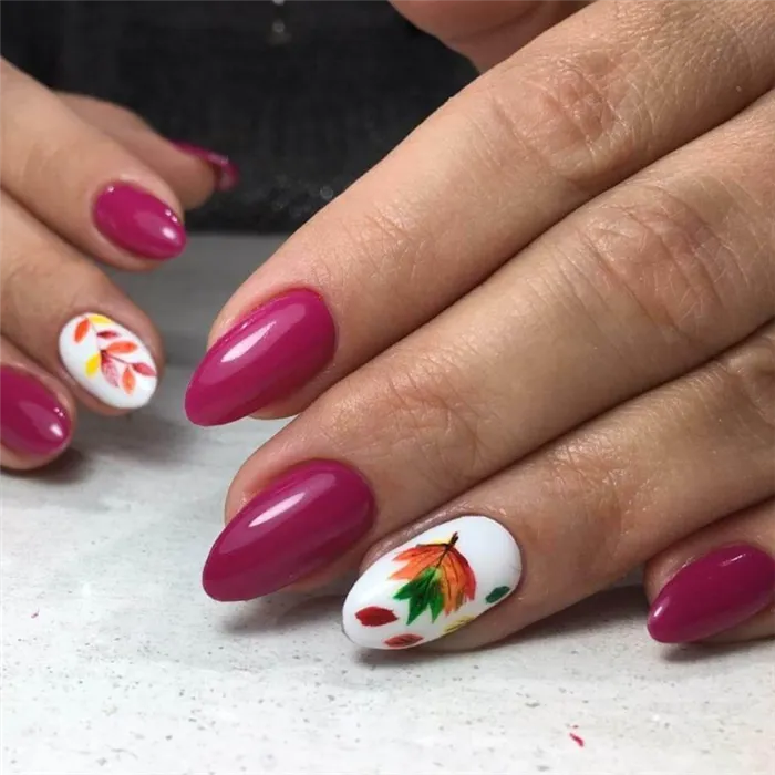 Акварельная роспись с листьями на длинные ногти