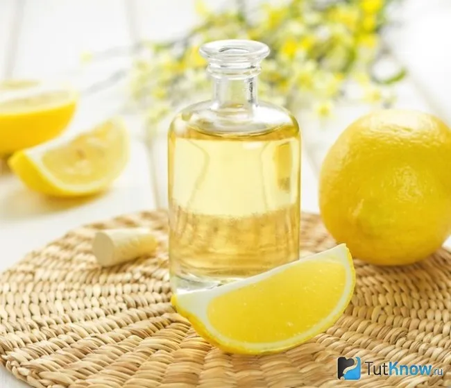 Камфорное масло и лимон для приготовления маски