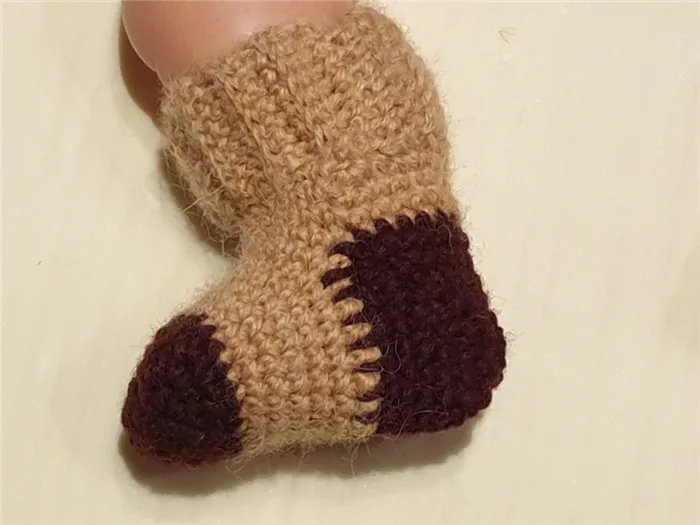 вяжем носочки для новорожденных
