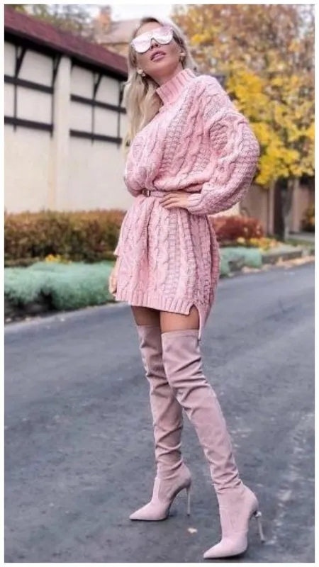 Крутой образ с розовыми ботфортами