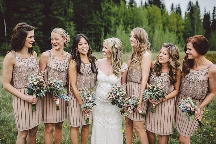 Что надеть на свадьбу, если вы гостья: 5 правил летнего свадебного дресс-кода