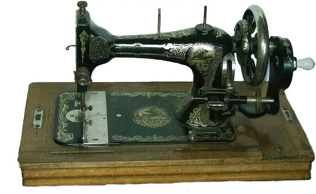 старинная швейная машинка