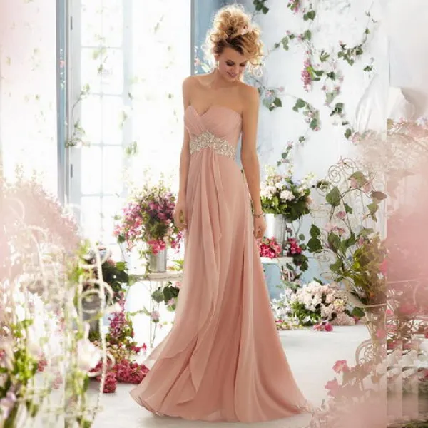 Длинное свадебное платье розового цвета