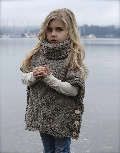 Свободный пуловер-жилет для девочки