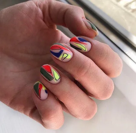 Модный дизайн ногтей на овальные ногти
