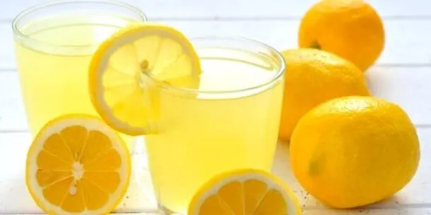 Мойка окна с использованием лимона или лимонной кислоты