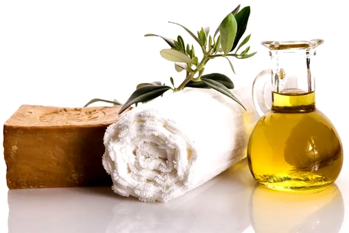 Растительное масло и хозяйственное мыло отлично контактируют между собой и удаляют пятна