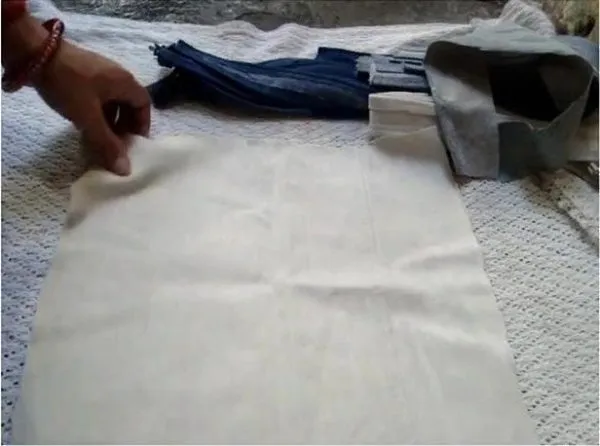 Подготавливаем материал для основы одеяла
