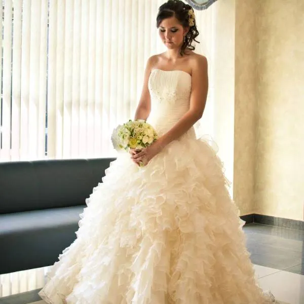 Пышное свадебное платье цвета айвори
