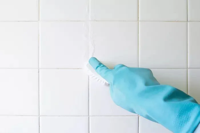 Чем отмыть плитку в ванной: 7 простых шагов для удаления разных загрязнений