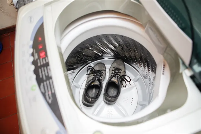 Можно ли стирать обувь в стиральной машине