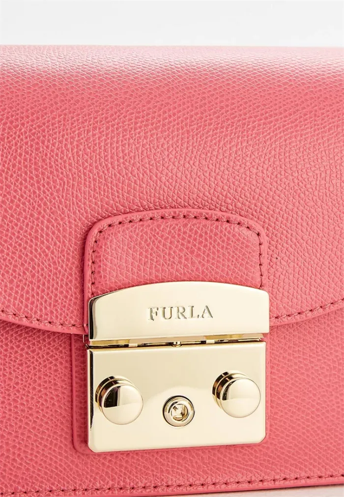 Коралловая от Furla