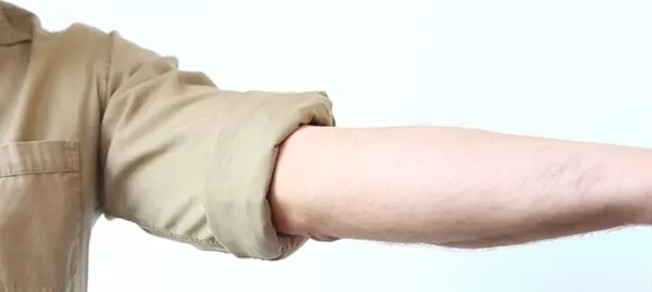 Как закатать рукава на рубашке – способ 1