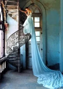 Свадебное платье голубое со шлейфом