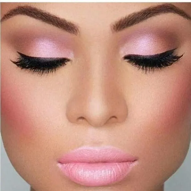 Новый тренд – макияж в розовых тонах: топ советов 9