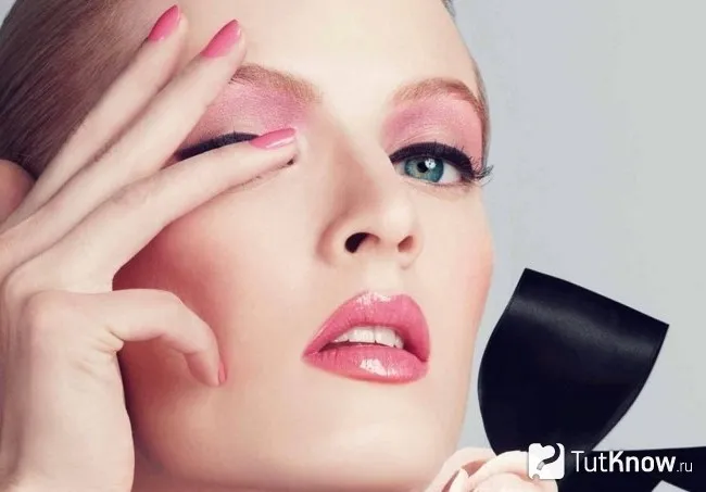 Макияж с использованием розовых теней от Dior