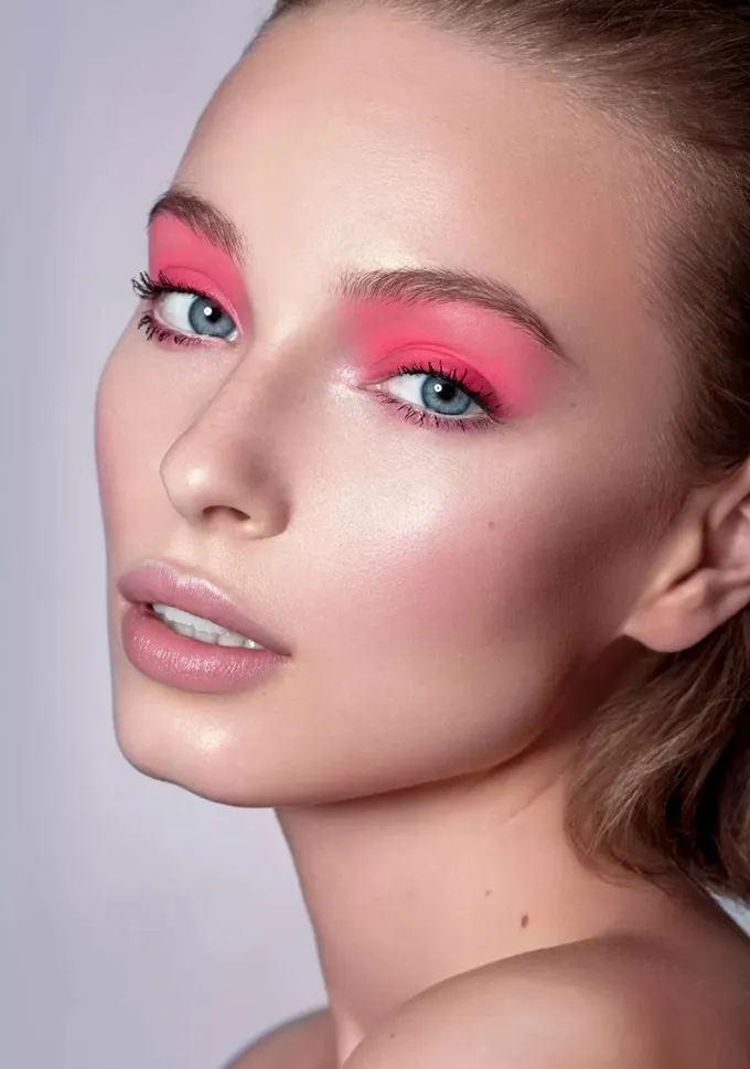 6 правил создания трендового розового макияжа глаз в 2020 году