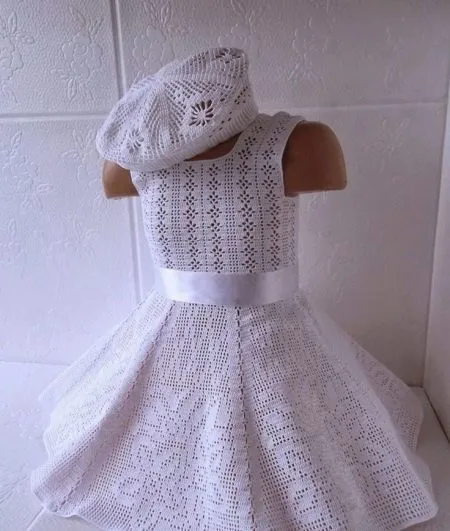 вязаное платье для девочки с филейным узором