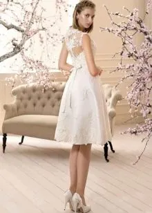 Короткое классическое свадебное платье