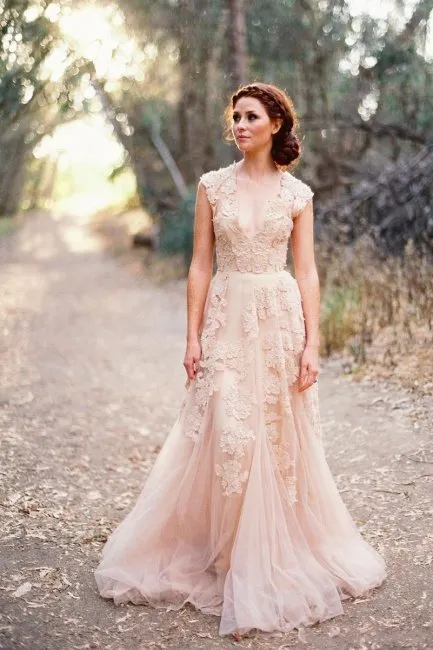 Пастельное свадебное платье в стиле рустик