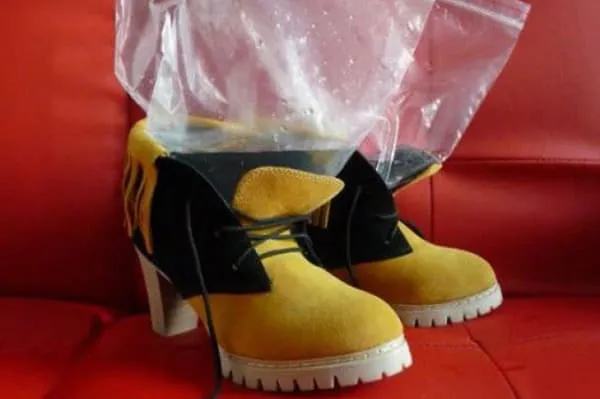 Растяжение обуви пакетами с водой