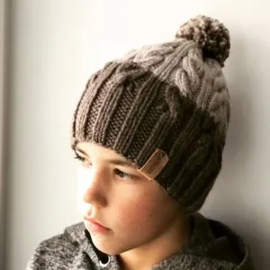 Коричневая шапка для мальчика