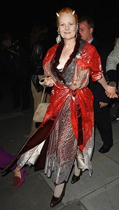 Рестроспективная выставка модельера представила около 150 платьев и костюмов, созданных ею с начала карьеры до 2004 года: одежду для участников группы Sex Pistols, облегающие «бандажные» костюмы 1970-х годов и пышные вечерние платья.