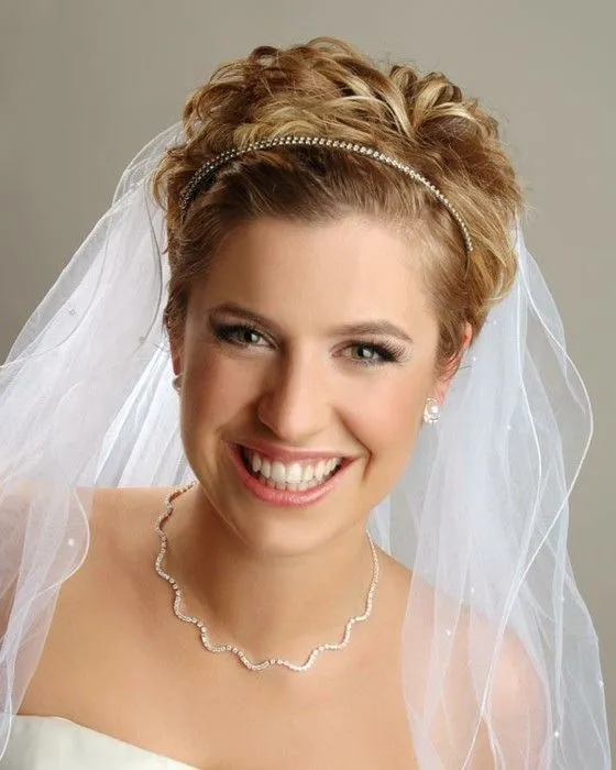 Свадебные прически с диадемой - топ лучших укладок для невесты