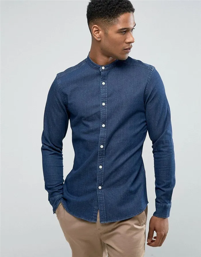 Джинсовая рубашка без воротника, идеальна для стиля кэжуал. Кстати, джинсовые рубашки в 2023 году тоже в моде.