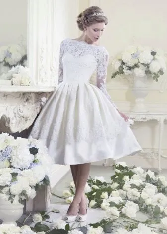 Свадебное платье в стиле ретро с юбкой колокол