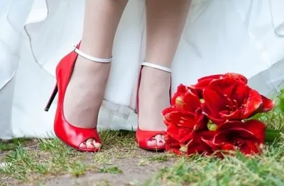 почему нельзя босоножки на свадьбу невесте
