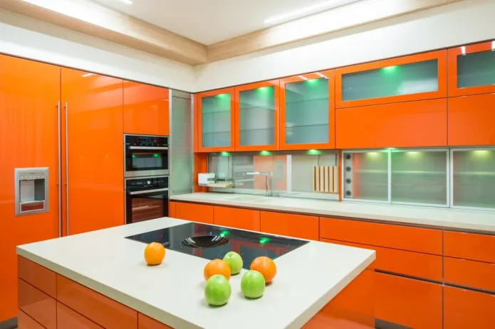 апельсиновый цвет на кухне