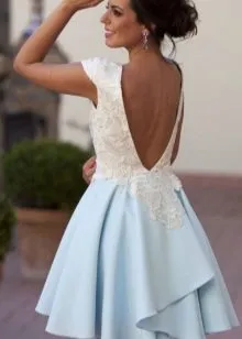 Красивое бело-голубое платье