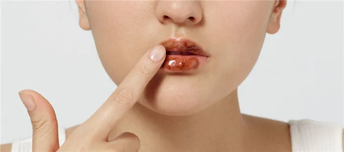 Как использовать скраб для губ? 