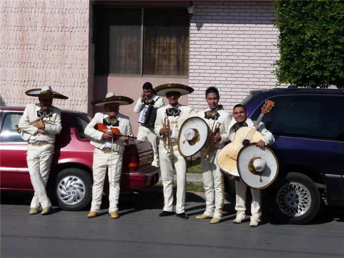 Мариачи- мексиканские музыканты