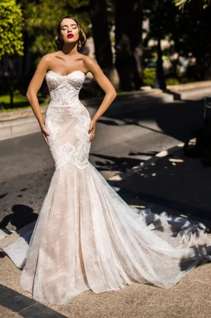 Элегантное свадебное платье рыбка со шлейфом