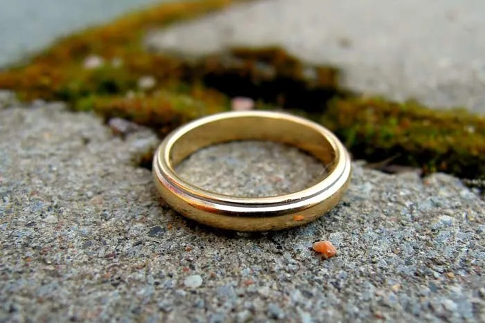 найти кольцо на улице
