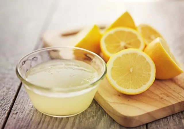 Как очистить микроволновку с помощью лимонной кислоты